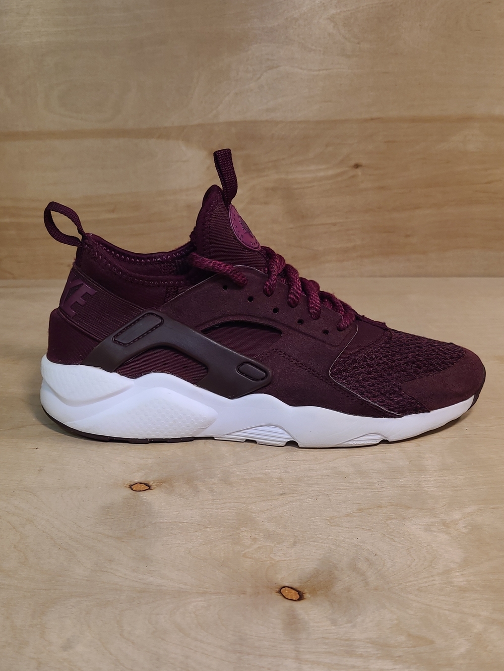 Nike Air Huarache Run Ultra SE "Bordeaux" Deep Burgundy Color 7Y/8.5 Womens